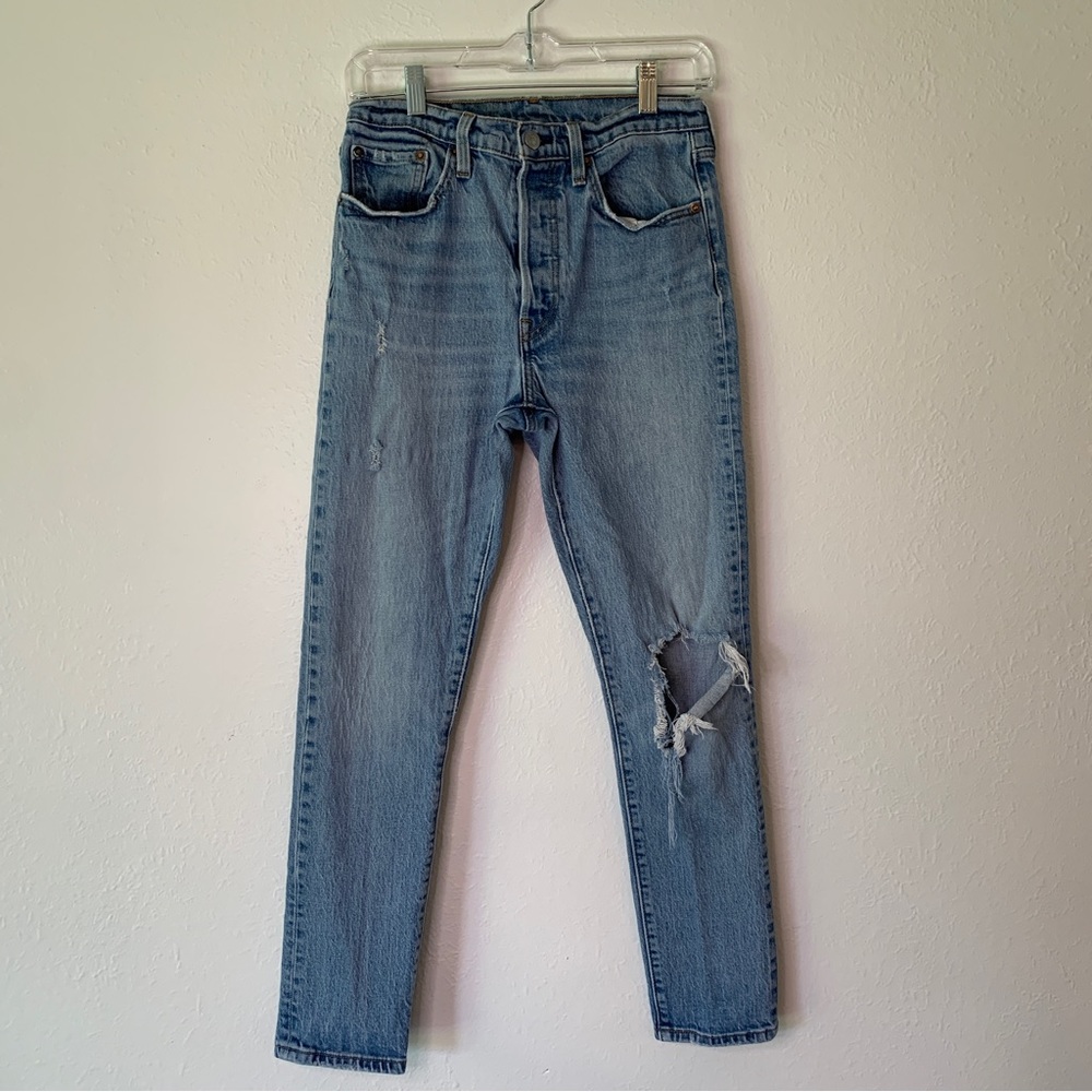 Levi’s 501s Skinny Button Fly Distressed Jeans Size W27 L30